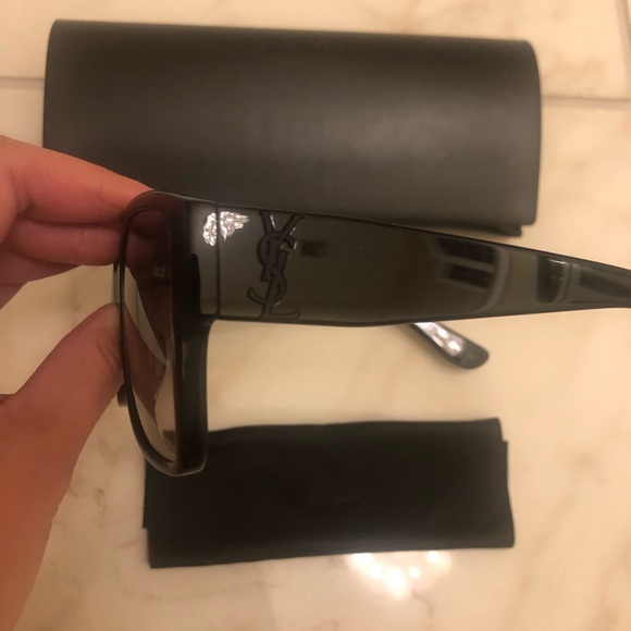 🔥NEW SHOW STOPPER YSL SUNGLASSES 🔥 - Picture 9 of 13